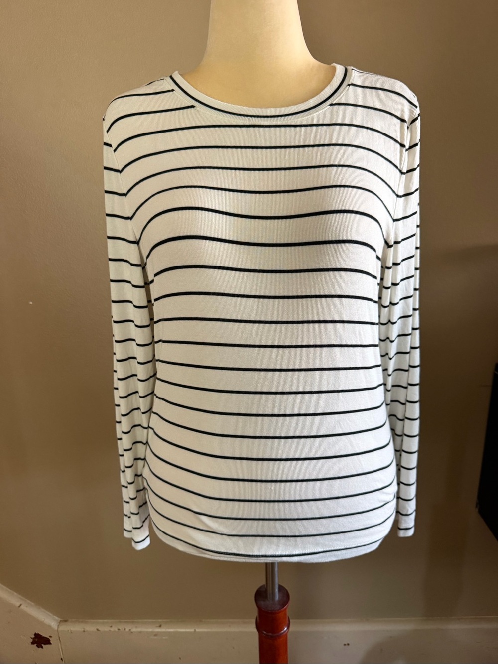 LOFT Women's XL Cream/Black Striped Long Sleeve Knit T-Shirt Round Neck